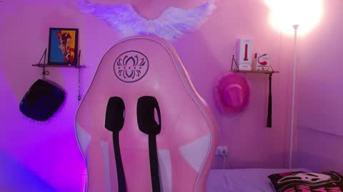 poison_liv online show from 06-12-26, 01:21
