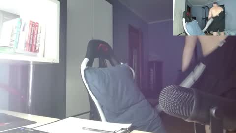 Poliglot online show from 11-30-25, 12:42