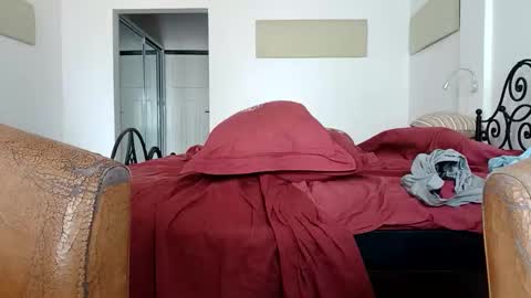 Snapshot of pollexxx66 chatting on 12-18-25, 11:38 Paul online show from 12-18-25, 11:38