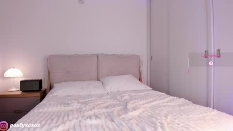 Snapshot of polly_____ chatting on 09-19-25, 03:02 Polly online show from 09-19-25, 03:02
