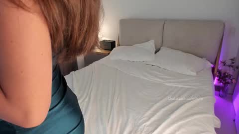 Snapshot of polly_____ chatting on 10-18-25, 10:21 Polly online show from 10-18-25, 10:21