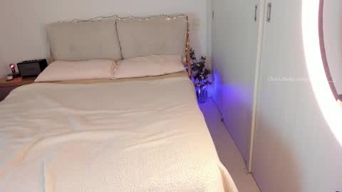 Snapshot of polly_____ chatting on 11-29-25, 10:35 Polly online show from 11-29-25, 10:35