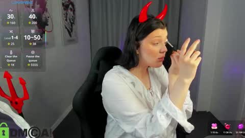 Polly online show from 10-22-25, 01:28