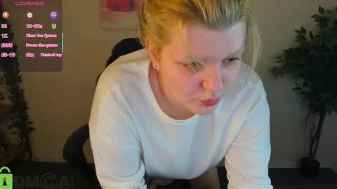 Polly online show from 06-06-26, 01:11