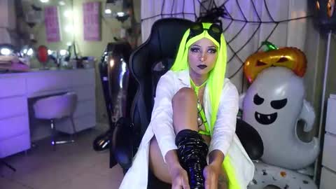  - Help me Reach 100 thumbs up  online show from 10-29-25, 12:46