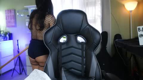  - Help me Reach 100 thumbs up  online show from 03-18-26, 04:21