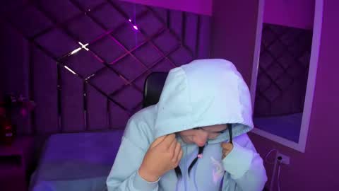 Snapshot of poly_sasha_ chatting on 10-19-25, 03:51 poly sasha online show from 10-19-25, 03:51