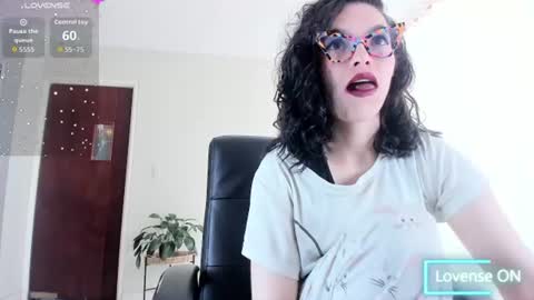 Snapshot of polybarnett chatting on 06-28-26, 04:35 paulina barnett online show from 06-28-26, 04:35