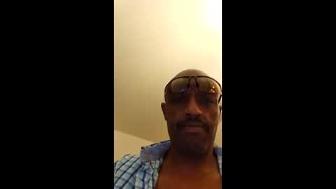 Snapshot of poobear53 chatting on 05-31-26, 04:42 Phil online show from 05-31-26, 04:42