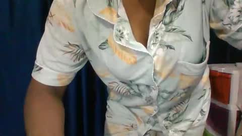 Snapshot of poojalady chatting on 09-13-25, 06:08 poojalady online show from 09-13-25, 06:08