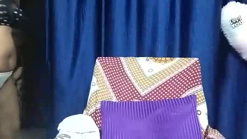 Snapshot of poojalady chatting on 10-09-25, 06:00 poojalady online show from 10-09-25, 06:00