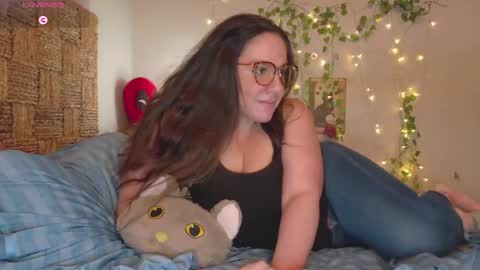 Snapshot of pooncahantits chatting on 11-14-25, 01:37 Emily at Home online show from 11-14-25, 01:37