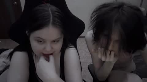 Snapshot of popoul_couple chatting on 01-15-26, 01:05 popoul_couple online show from 01-15-26, 01:05