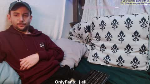 Snapshot of poppunk4life chatting on 12-22-24, 10:04 Kyle online show from 12-22-24, 10:04