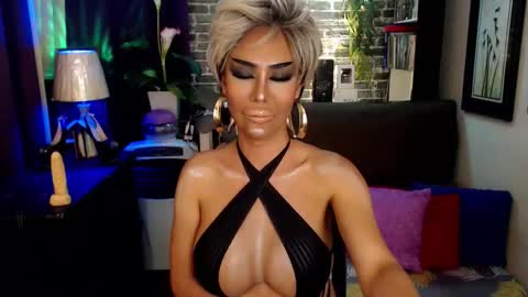 Snapshot of pornstardiva chatting on 03-09-26, 02:15 DivaGray online show from 03-09-26, 02:15