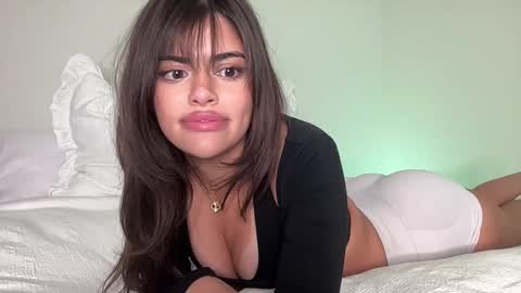 Snapshot of poutyselena chatting on 02-20-25, 01:36 Selena online show from 02-20-25, 01:36