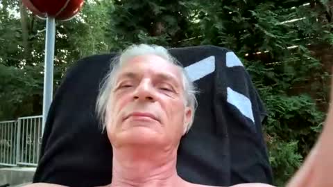 Snapshot of povaridad chatting on 07-31-26, 06:18 Smooth Daddy online show from 07-31-26, 06:18
