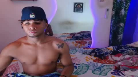 Snapshot of power_hot18 chatting on 10-19-25, 04:57 ALEX Y ALEXA online show from 10-19-25, 04:57