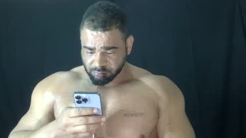 Snapshot of powerdmuscle chatting on 04-19-26, 11:29 powerdmuscle online show from 04-19-26, 11:29