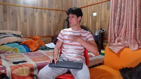 Snapshot of powertwinky chatting on 02-11-25, 01:20 chris independent online show from 02-11-25, 01:20