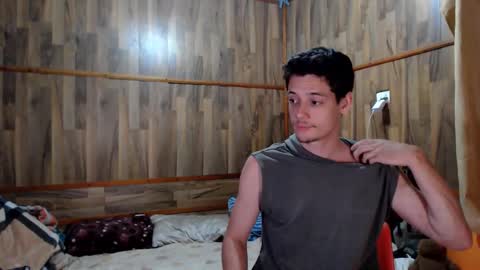 Snapshot of powertwinky chatting on 12-19-25, 12:17 chris independent online show from 12-19-25, 12:17