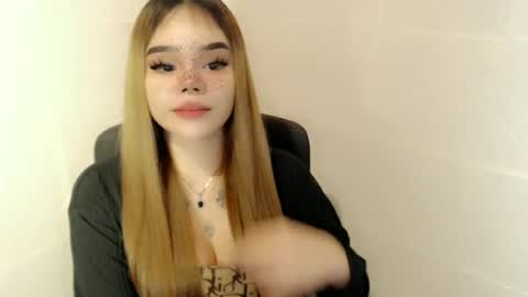 Snapshot of preciousangel69xxx chatting on 05-07-26, 03:56 MAXXINE online show from 05-07-26, 03:56