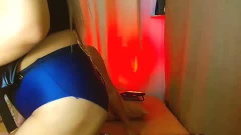 Snapshot of preciousqueenx chatting on 01-21-25, 02:59 Francine online show from 01-21-25, 02:59