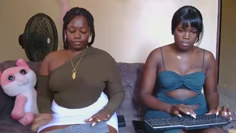 Snapshot of preetycookie chatting on 02-16-25, 11:59 Lilly online show from 02-16-25, 11:59