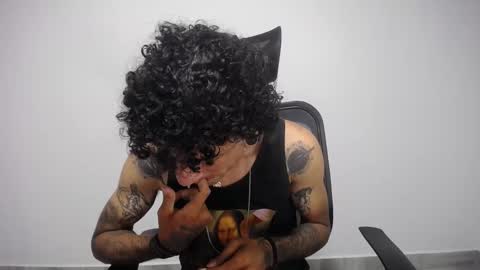 Plux online show from 02-10-25, 01:57