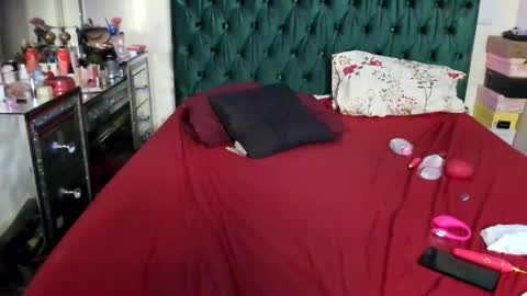 Snapshot of pretty69queen chatting on 09-18-25, 11:18 Yasmine pretty online show from 09-18-25, 11:18