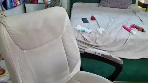 Snapshot of pretty69queen chatting on 10-22-25, 06:18 Yasmine pretty online show from 10-22-25, 06:18