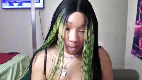 Snapshot of pretty69queen chatting on 11-16-25, 10:15 Yasmine pretty online show from 11-16-25, 10:15