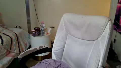 Snapshot of pretty69queen chatting on 11-25-25, 01:44 Yasmine pretty online show from 11-25-25, 01:44