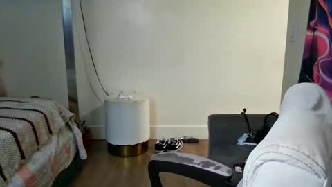 Snapshot of pretty69queen chatting on 11-30-25, 12:36 Yasmine pretty online show from 11-30-25, 12:36