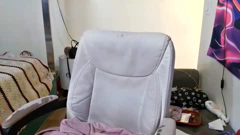 Snapshot of pretty69queen chatting on 12-14-25, 11:20 Yasmine pretty online show from 12-14-25, 11:20