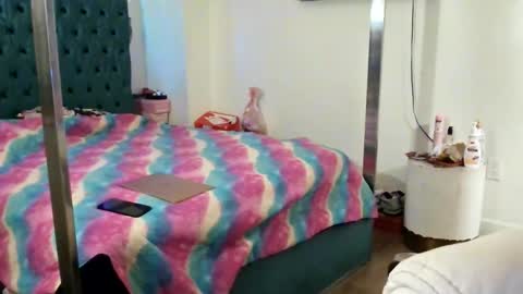 Snapshot of pretty69queen chatting on 01-07-26, 10:18 Yasmine pretty online show from 01-07-26, 10:18