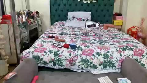 Snapshot of pretty69queen chatting on 03-04-26, 09:43 Yasmine pretty online show from 03-04-26, 09:43