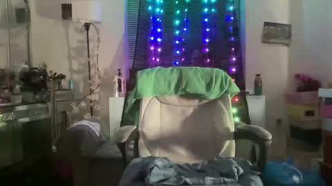 Snapshot of pretty69queen chatting on 03-13-26, 11:22 Yasmine pretty online show from 03-13-26, 11:22