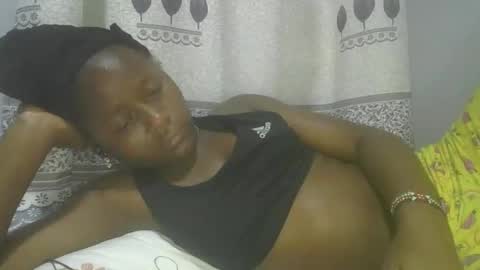 Snapshot of pretty_abella chatting on 01-28-25, 02:43 abella online show from 01-28-25, 02:43