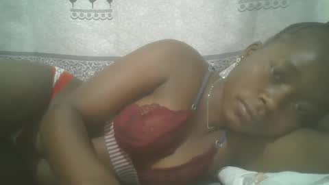 Snapshot of pretty_abella chatting on 02-17-25, 01:42 abella online show from 02-17-25, 01:42