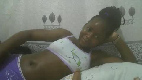 Snapshot of pretty_abella chatting on 02-19-25, 11:49 abella online show from 02-19-25, 11:49