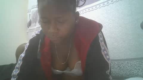 Snapshot of pretty_abella chatting on 02-21-25, 12:05 abella online show from 02-21-25, 12:05