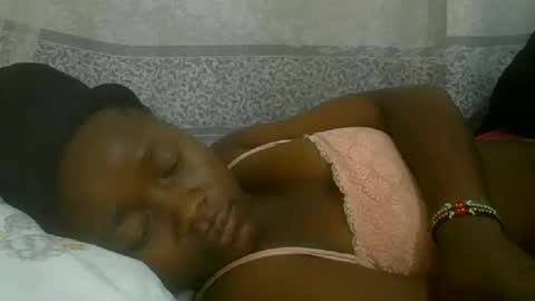 Snapshot of pretty_abella chatting on 10-10-25, 04:44 abella online show from 10-10-25, 04:44
