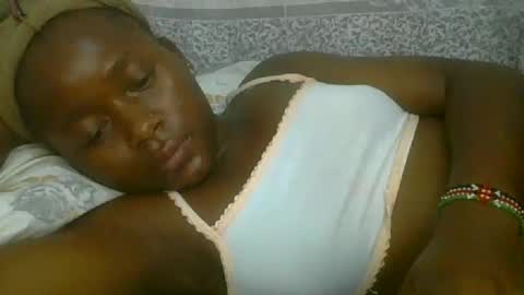 Snapshot of pretty_abella chatting on 10-14-25, 07:14 abella online show from 10-14-25, 07:14