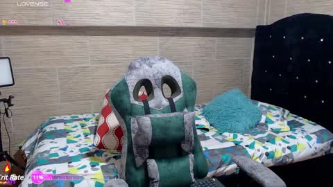 pretty_cristal22 online show from 12-18-24, 06:21