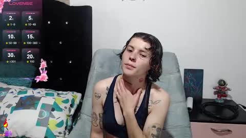 pretty_cristal22 online show from 10-21-25, 09:48