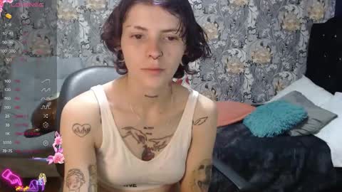 pretty_cristal22 online show from 05-21-26, 12:12