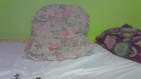 pretty_g2 online show from 10-04-25, 07:06