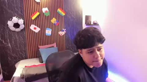 pretty_honey22 online show from 06-19-26, 01:32