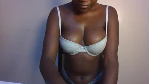 Snapshot of pretty_lucie chatting on 04-07-26, 04:07 pretty_lucie online show from 04-07-26, 04:07